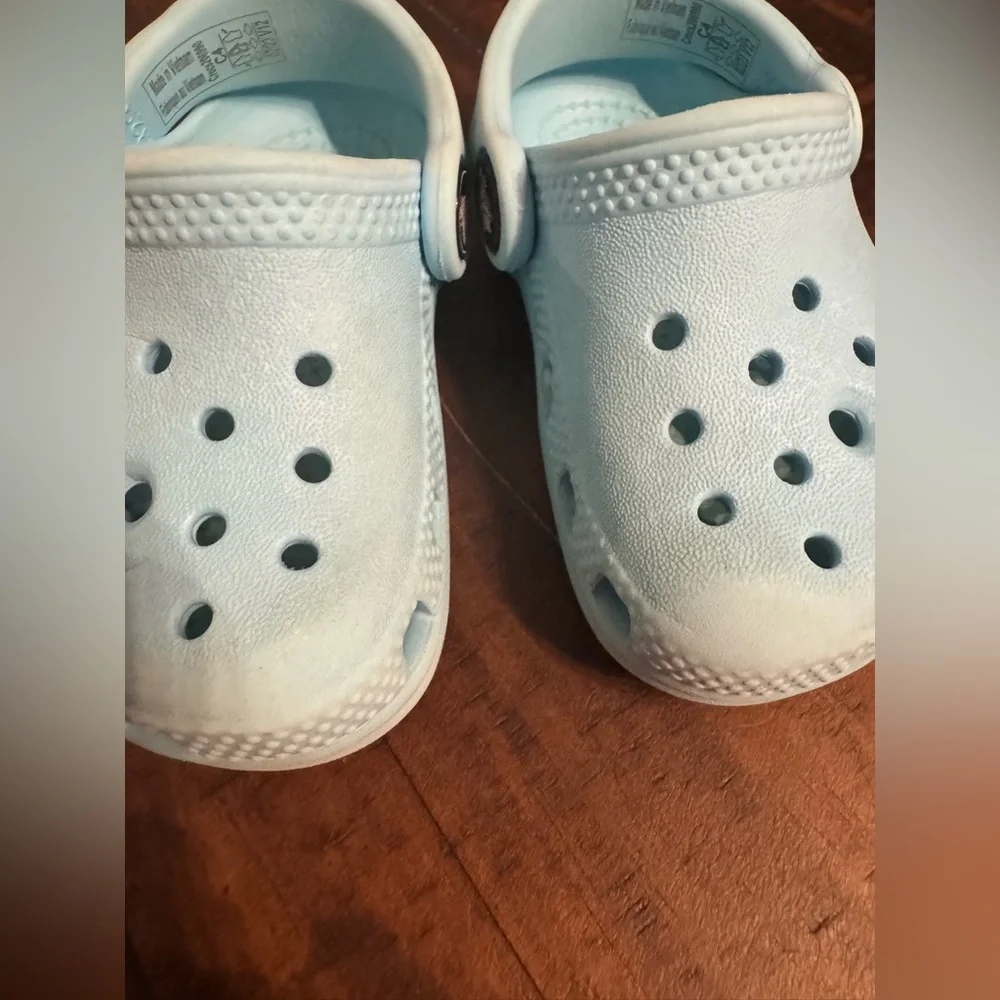 Crocs Kids Classic Clog - Light Blue. Child size 4